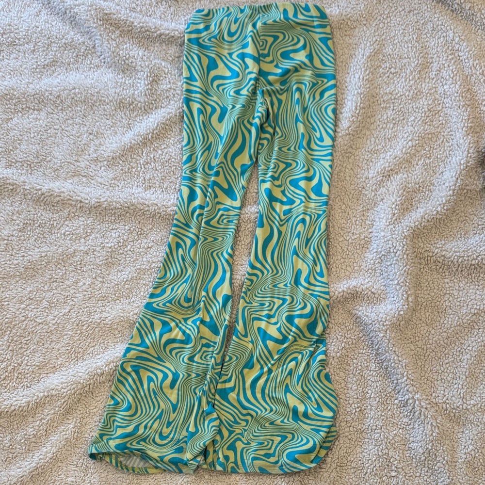 Swirl Pattern Halter Top - Picture 5 of 5